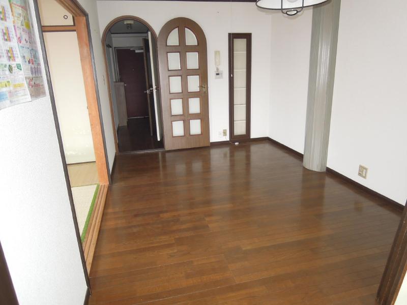 Living and room. Beautiful Western-style.