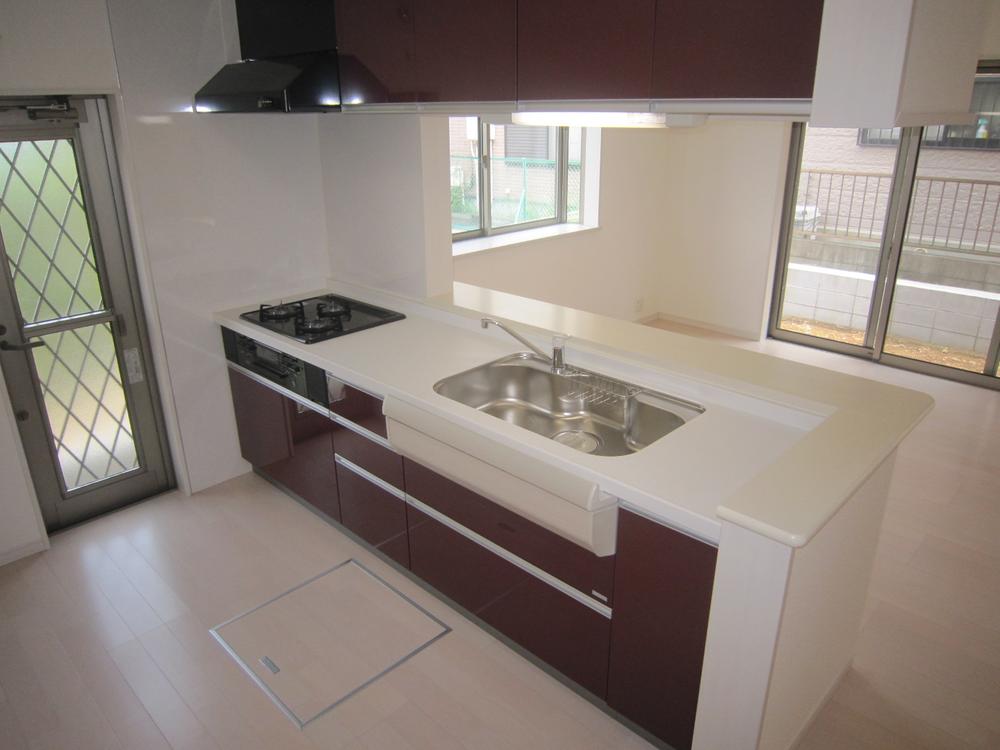 Kitchen. Face-to-face is the kitchen with a counter Popular.