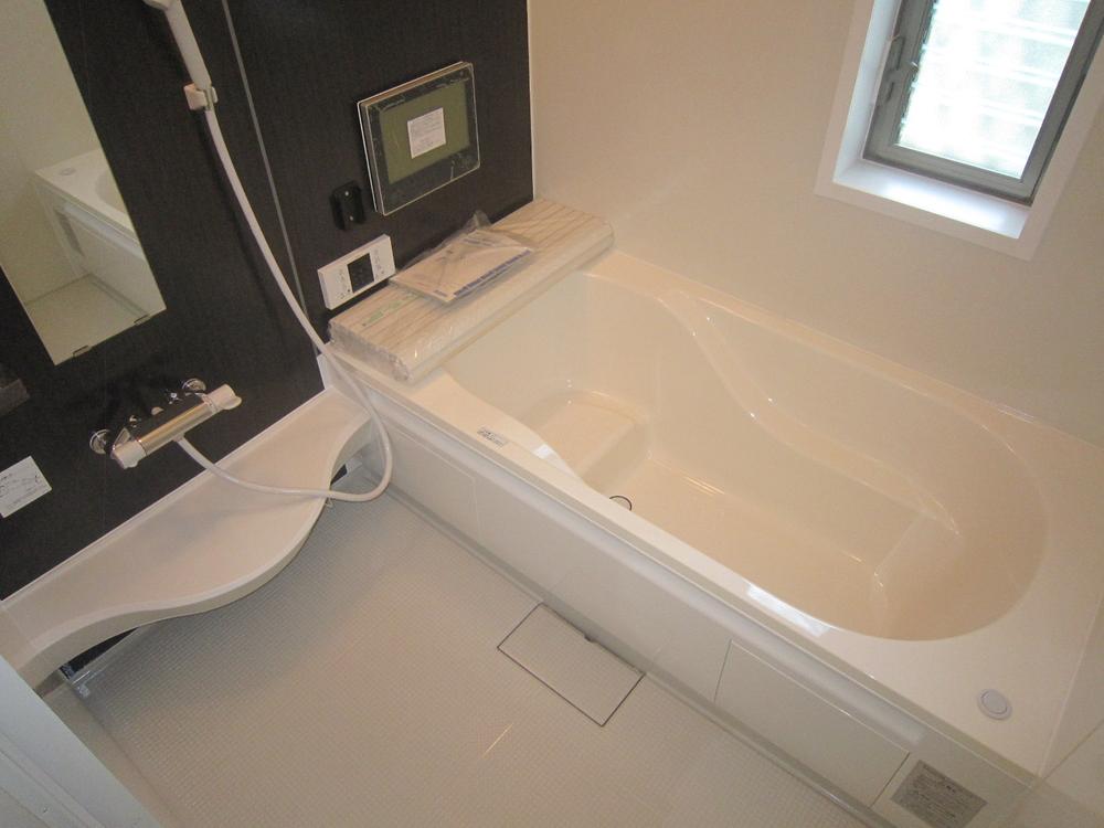 Bathroom. LCD waterproof TV in the bathroom!