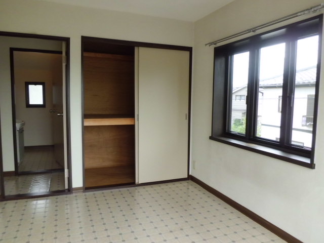 Living and room. 2 Kaiyoshitsu About 4.5 Pledge