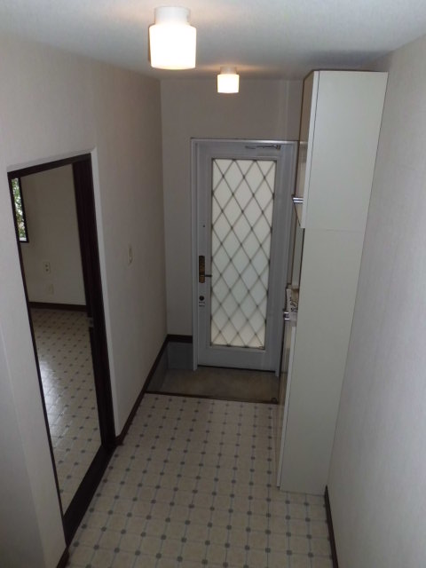 Entrance. Entrance (indoor)