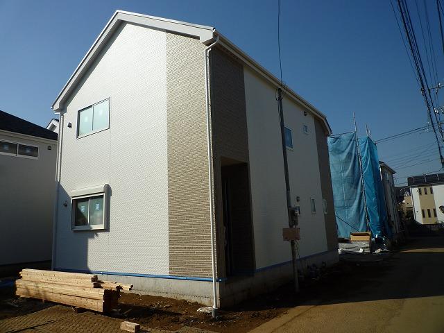 Local appearance photo. Local (12 May 2013) Shooting