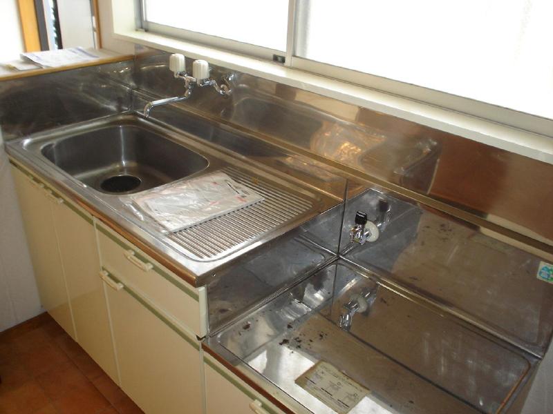 Kitchen. Gas stove can be installed