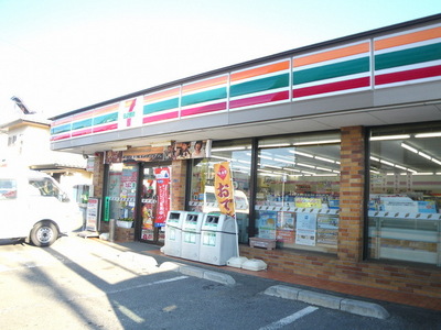 Convenience store. 780m to Seven-Eleven (convenience store)