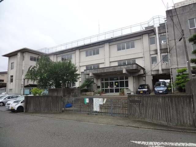 Primary school. Kashiwashiritsu pine needle 800m until the second elementary school