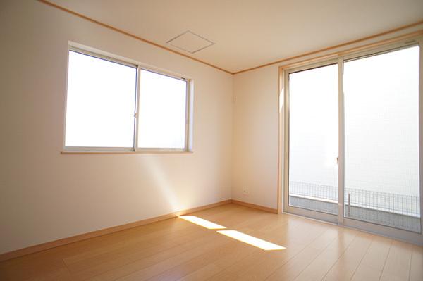 Non-living room. 1 Building