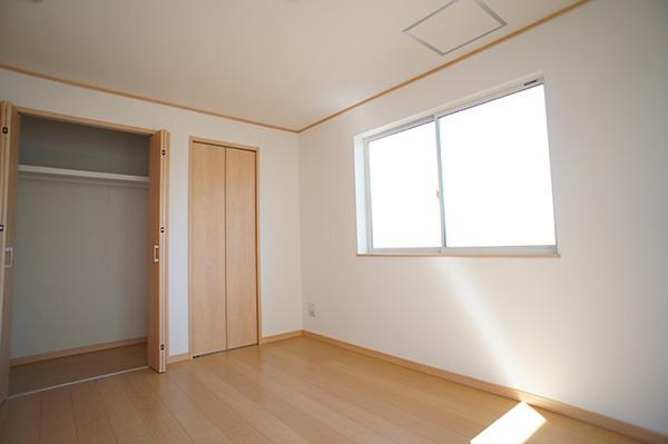 Non-living room. 1 Building