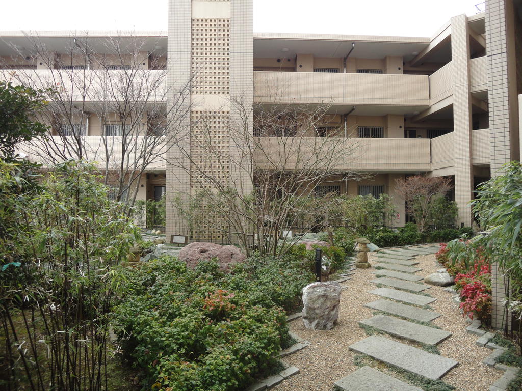 Other common areas. On-site garden