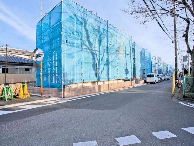 Local photos, including front road. 34 Building Local (12 May 2013) Shooting