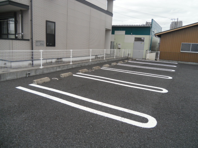 Parking lot. Since the parking lot there, even you have a car, Please rest assured