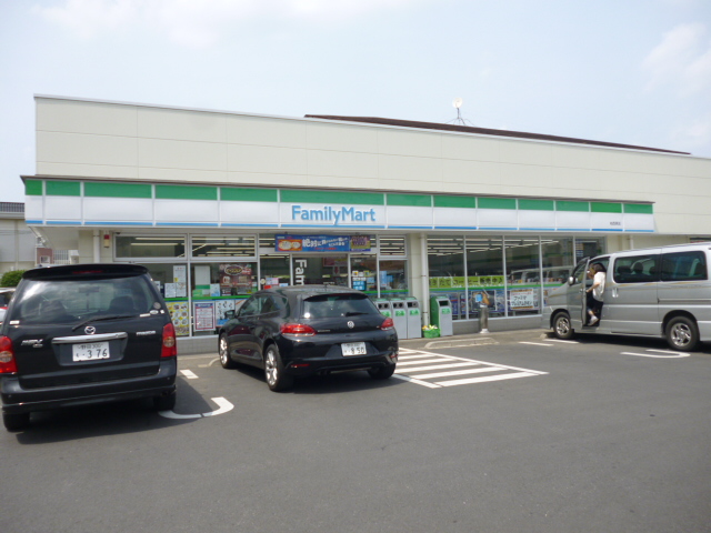 Convenience store. 641m to Family Mart (convenience store)