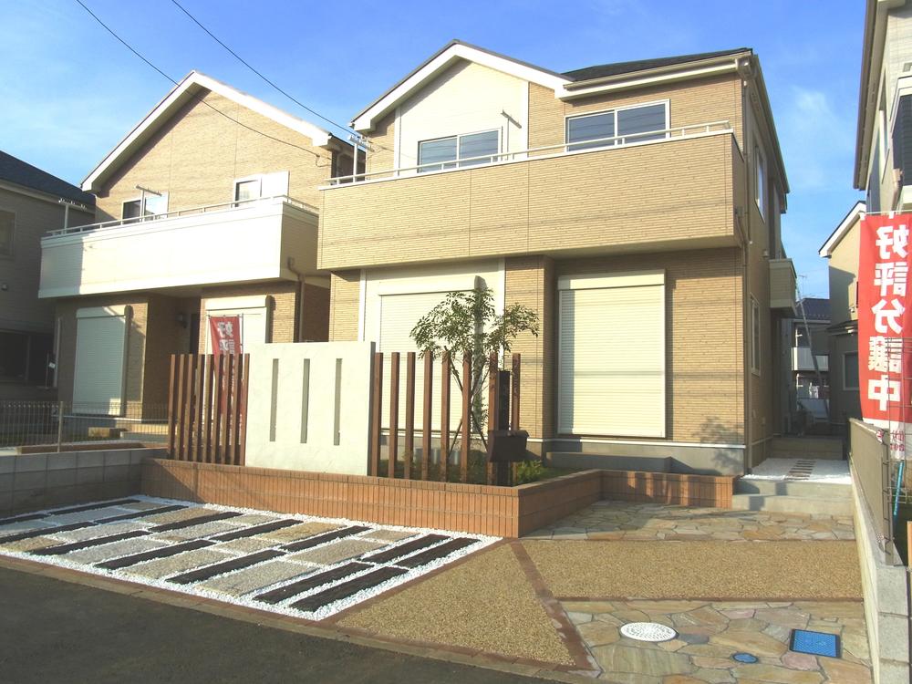 Local appearance photo. Local (11 May 2013) Shooting