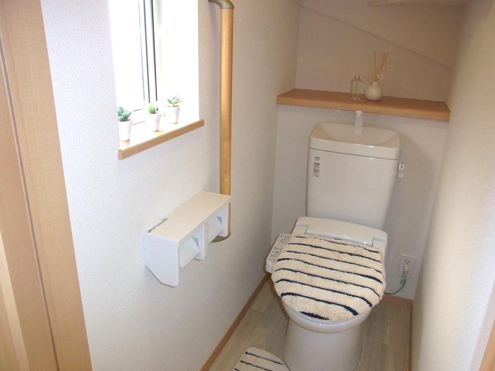 Toilet. Indoor (11 May 2013) Shooting