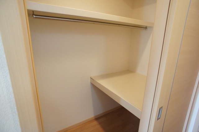 Receipt. Walk-in closet