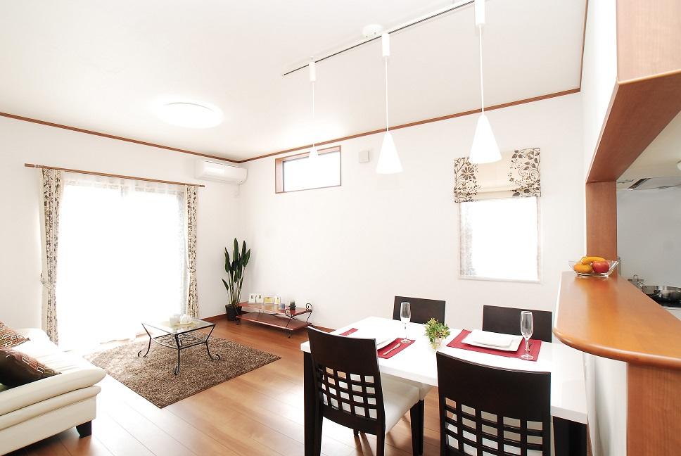 Same specifications photos (living). Floor heating ・ With electric shutter living about 20 Pledge