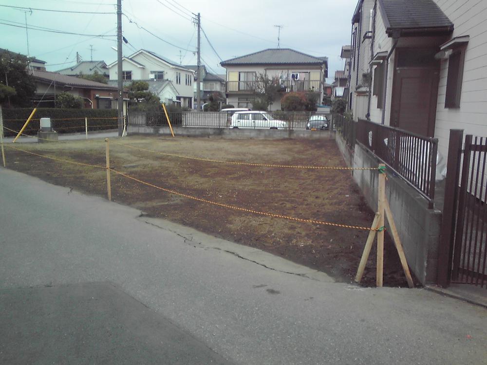 Local photos, including front road. Local (11 May 2013) Shooting