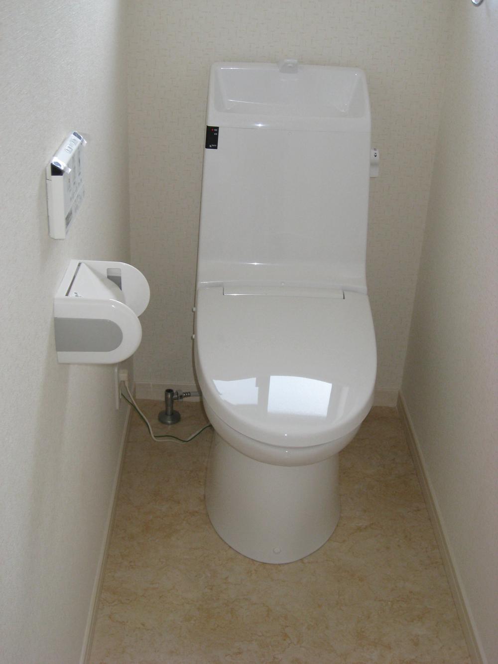 Toilet. 1.2 floor automatic cleaning toilet
