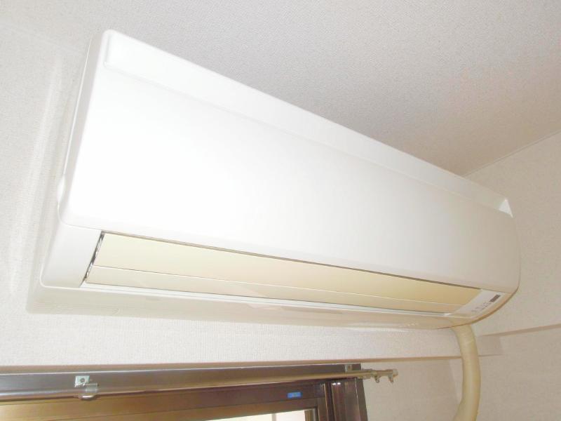Other Equipment. There is air conditioning.