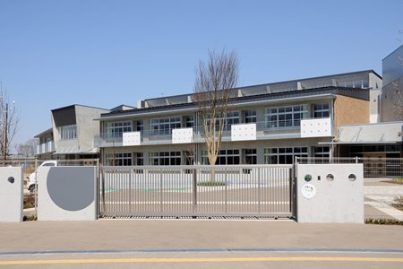 Primary school. Kashiwashiritsu Kashiwanoha up to elementary school (elementary school) 711m