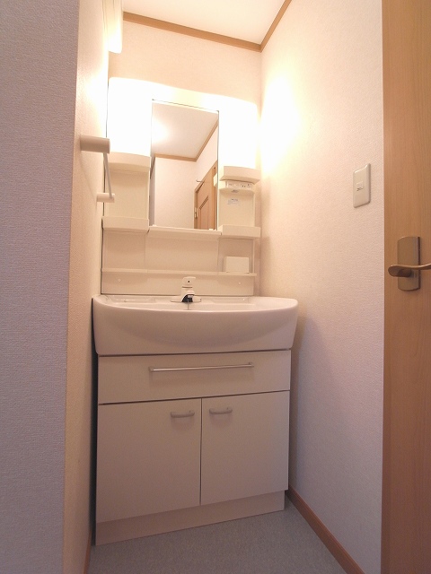 Washroom. There basin dressing room. Independent wash basin.