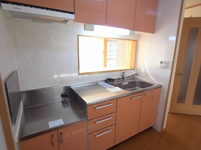 Kitchen. Or gas stove 2 burners installed. With water purifier.
