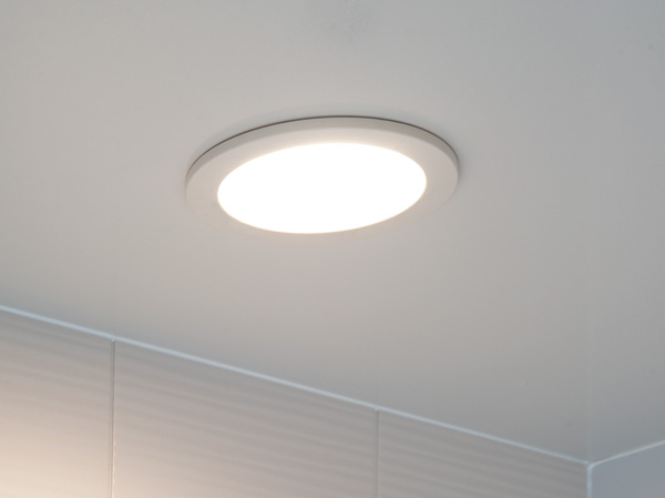 Bathing-wash room.  [LED Down Light] Adopted downlight ceiling of the bathroom to clean. It has a long life, It was an LED type that can help to save energy.