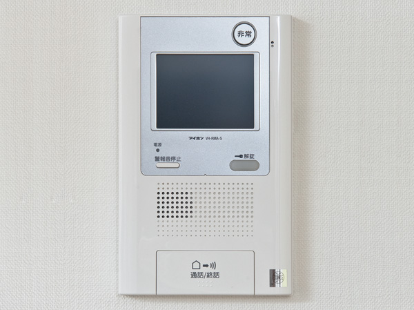 Security.  [Color monitor with security intercom] After confirming the entrance of the visitor in the color monitor in the house, Unlocking the auto lock. It is a convenient hands-free type. (Same specifications)