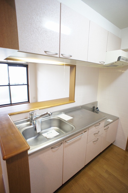 Kitchen. Gas stove 2 burners installed Allowed ・ Water purifier built-in kitchen. Counter kitchen