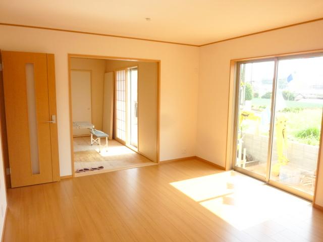 Same specifications photos (living)