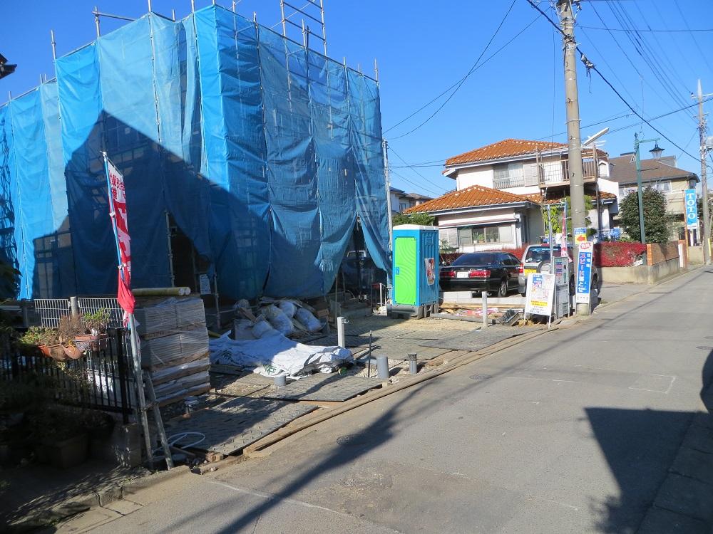 Local photos, including front road. Local (12 May 2013) Shooting Front road will be 4m.