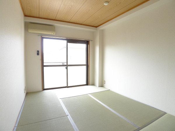 Living and room. Japanese-style room 6 quires