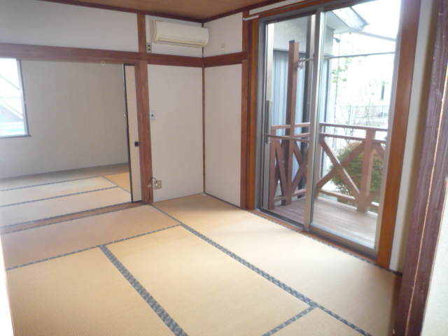 Living and room. Japanese-style room 8 quires