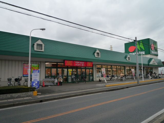 Shopping centre. Maruetsu until the (shopping center) 610m