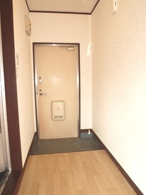 Entrance. Entrance ・ Corridor (width will put widely storage furniture)