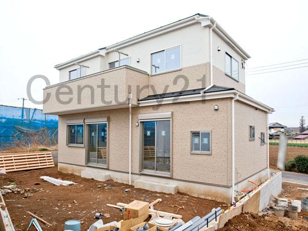 Local appearance photo. 5 Building