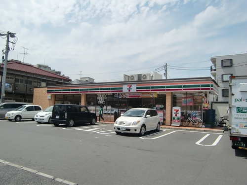 Convenience store. 150m to Seven-Eleven (convenience store)