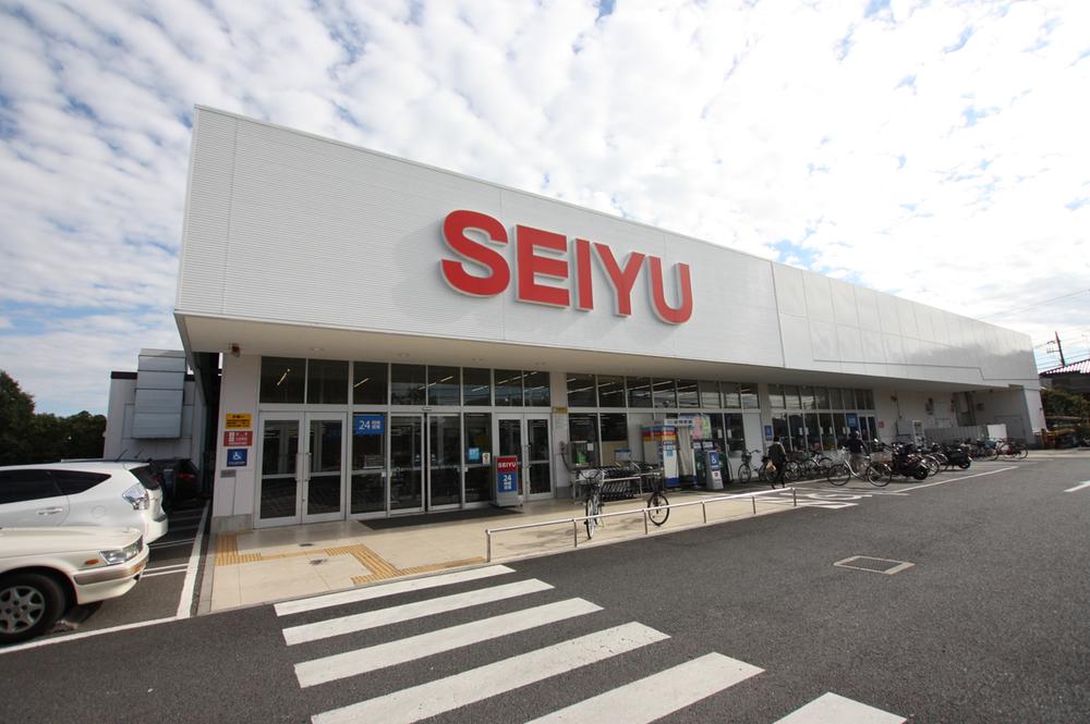 Supermarket. 752m until Seiyu Kashiwahigashi shop