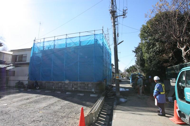 Local photos, including front road. Day good