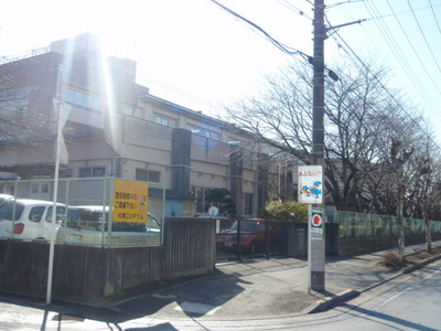 Primary school. 360m to the pine needle the second elementary school (elementary school)
