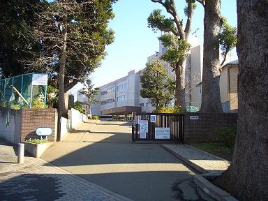 Primary school. 312m to Kashiwa Tatsutomi urging elementary school (elementary school)