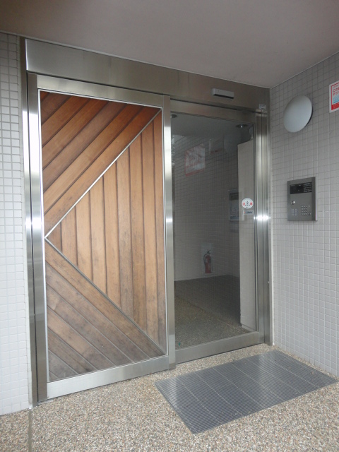 Entrance. Feeling of luxury is the entrance