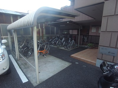 Other common areas. Bicycle-parking space.