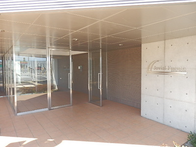 Entrance. Auto with lock