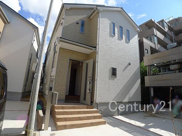 Local appearance photo. Leafy quiet residential area is perfect for child-rearing family