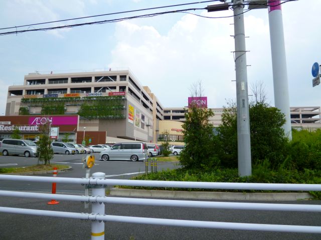 Shopping centre. 780m to Aeon Mall Kashiwa (shopping center)