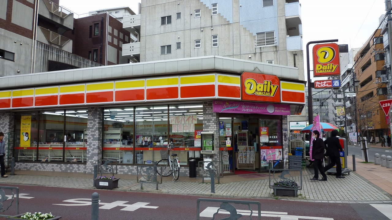 Convenience store. 588m until the Daily Shinkashiwa (convenience store)