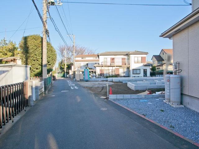 Local photos, including front road. Local (12 May 2013) Shooting