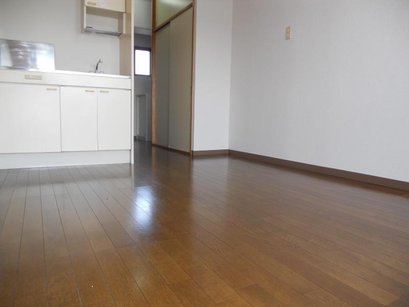 Living and room. Good room well-ventilated