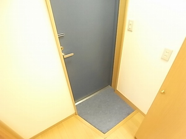 Entrance. Entrance ・ Shoebox there.