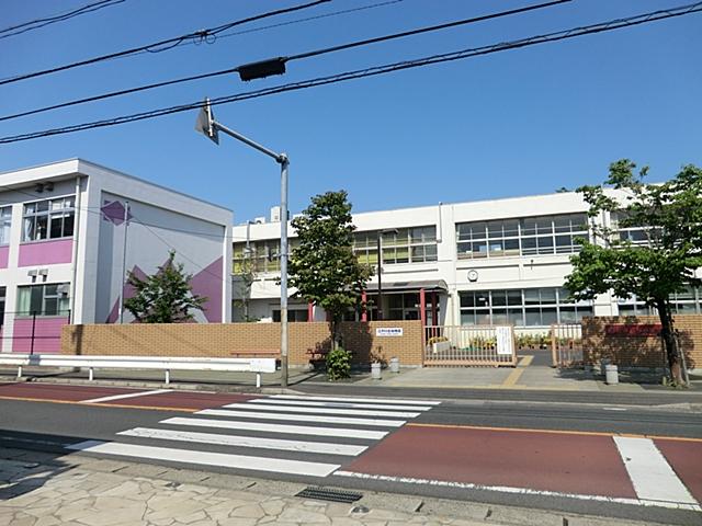 Primary school. Nagareyama Municipal Edogawadai to elementary school 760m